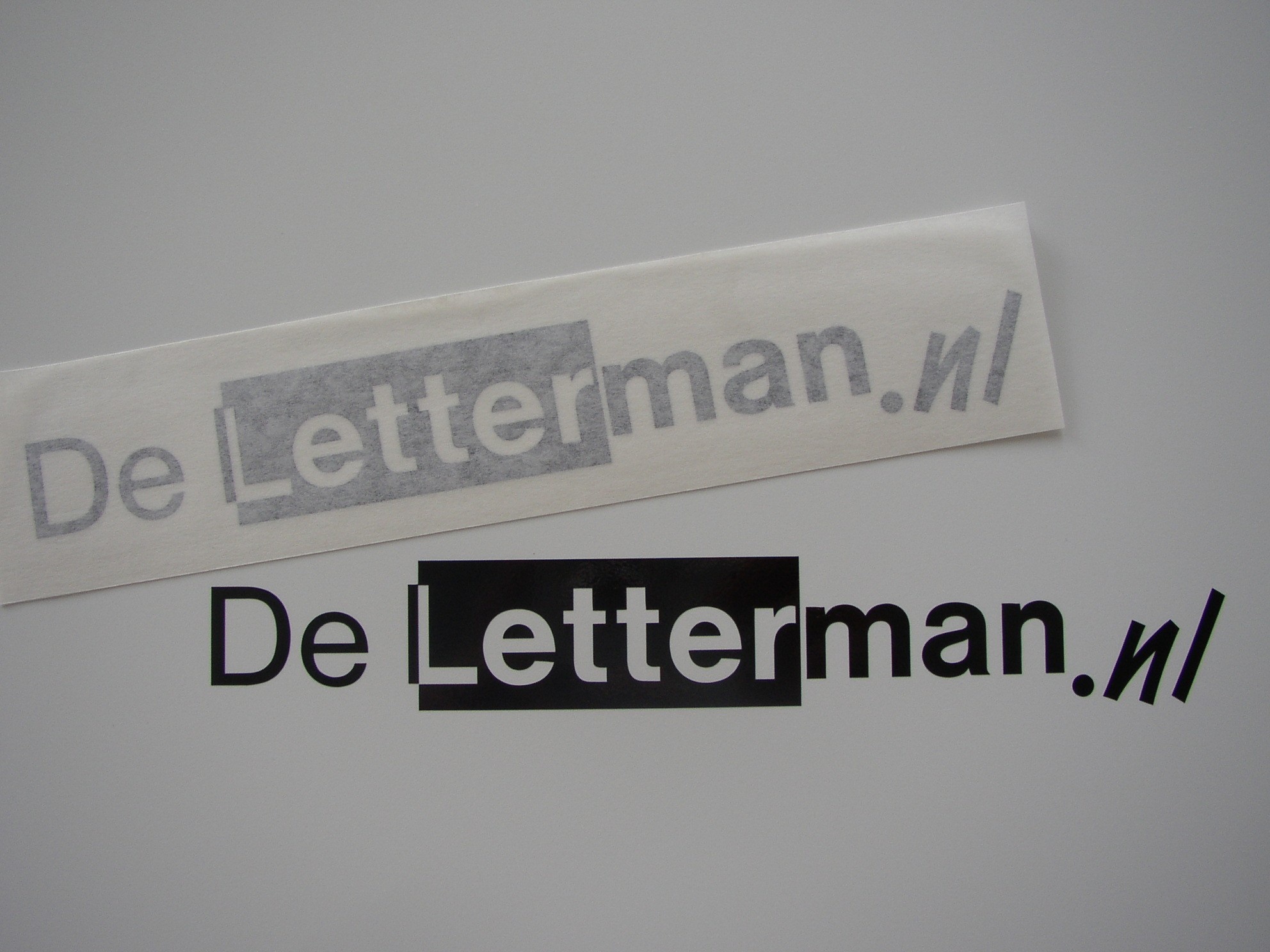 Punt Goed doen Oneindigheid Sticker van uw logo 1 kleur 20 cm uitgesneden uit folie - DeLetterman.nl