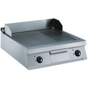 Diamond Elektryczna płyta grillowa 2/3 gładka, 1/3 ryflowana, 2 strefy grzewcze, 15 kW, 400V, nastawna Diamond Elektryczna płyta grillowa 2/3 gładka, 1/3 ryflowana, 2 strefy grzewcze, 15 kW, 400V, nastawna