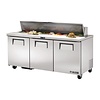 TRUE 3-doors Salad Prep Table 16x 1/6 GN with Top Unit, 538 L, Side-Mounted Compressor