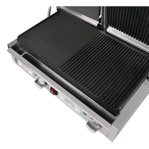 Buffalo Double Cast Iron Contact Grill, 1/2 Smooth 1/2 Grooved Plate, 210 x 226 mm, 2,9 kW Buffalo Double Cast Iron Contact Grill, 1/2 Smooth 1/2 Grooved Plate, 210 x 226 mm, 2,9 kW