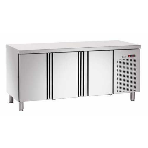 Bartscher Tripple Door Refrigerated Table from 0° C to 10 °C, Side-Mounted Compressor Bartscher Tripple Door Refrigerated Table from 0° C to 10 °C, Side-Mounted Compressor