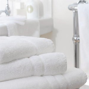 Mitre Comfort Biały ręcznik do rąk Nova Mitre Comfort Biały ręcznik do rąk Nova