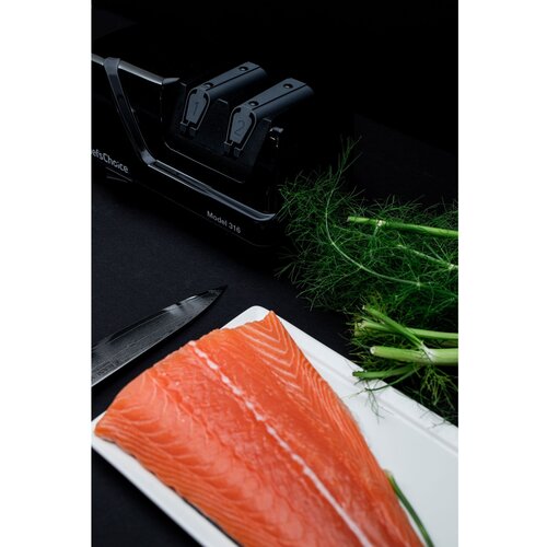Chef's Choice Ostrzałka elektryczna, 2 stopniowa z diamentowymi dyskami, czarna Chef's Choice Ostrzałka elektryczna, 2 stopniowa z diamentowymi dyskami, czarna
