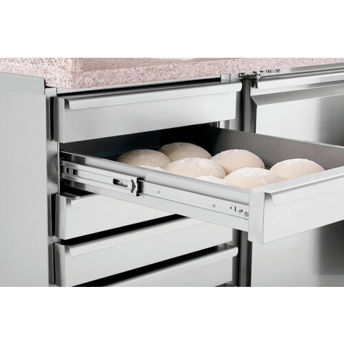 Bartscher Stół do pizzy 3-drzwiowy 360 L z 7 szufladami, z blatem granitowym, agregat z prawej strony Bartscher Stół do pizzy 3-drzwiowy 360 L z 7 szufladami, z blatem granitowym, agregat z prawej strony