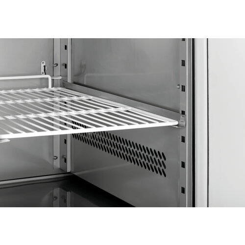 Bartscher Stół do pizzy 3-drzwiowy 360 L z 7 szufladami, z blatem granitowym, agregat z prawej strony Bartscher Stół do pizzy 3-drzwiowy 360 L z 7 szufladami, z blatem granitowym, agregat z prawej strony