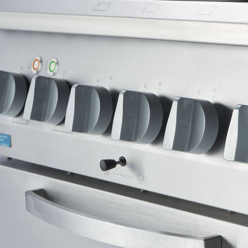 Stalgast Kuchnia gazowa z 4 palnikami i piekarnikiem elektrycznym z termoobiegiem 17 kW, G20/20 mbar Stalgast Kuchnia gazowa z 4 palnikami i piekarnikiem elektrycznym z termoobiegiem 17 kW, G20/20 mbar