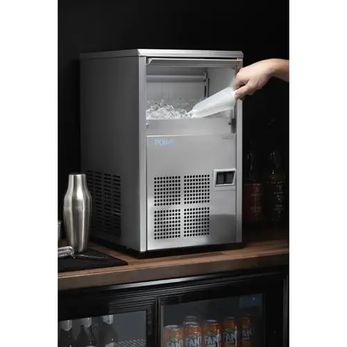 Polar Refrigeration  Kostkarka do lodu 21 kg/24h, zasobnik 4 kg chłodzona powietrzem Polar Refrigeration  Kostkarka do lodu 21 kg/24h, zasobnik 4 kg chłodzona powietrzem