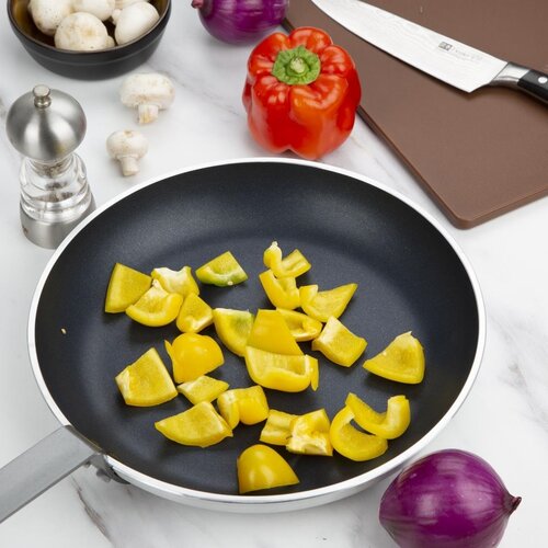Vogue Patelnia aluminiowa z powłoką nieprzywierającą Ø320 mm, Vogue Teflon Platinum Plus HT982 Vogue Patelnia aluminiowa z powłoką nieprzywierającą Ø320 mm, Vogue Teflon Platinum Plus HT982