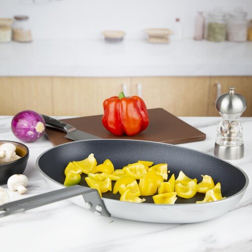 Vogue Patelnia aluminiowa z powłoką nieprzywierającą 2.3 L, Ø360 mm, Vogue Teflon Platinum Plus HT988 Vogue Patelnia aluminiowa z powłoką nieprzywierającą 2.3 L, Ø360 mm, Vogue Teflon Platinum Plus HT988