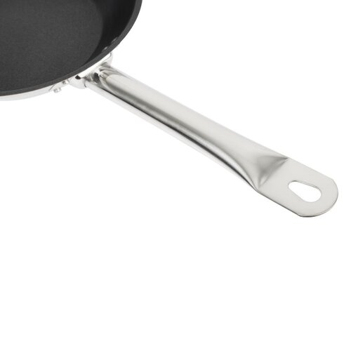 Vogue Patelnia ze stali nierdzewnej z powłoką nieprzywierającą 1.2 L, Ø200 mm, Vogue FC095 Vogue Patelnia ze stali nierdzewnej z powłoką nieprzywierającą 1.2 L, Ø200 mm, Vogue FC095
