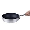 Vogue Patelnia aluminiowa z powłoką nieprzywierającą 2.3 L, Ø280 mm, Vogue Teflon Platinum Plus HT985 Vogue Patelnia aluminiowa z powłoką nieprzywierającą 2.3 L, Ø280 mm, Vogue Teflon Platinum Plus HT985