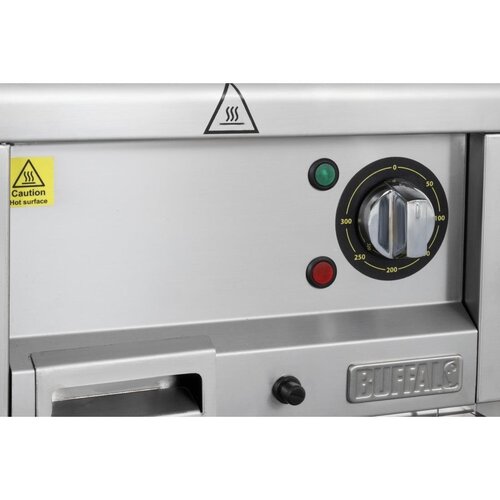 Buffalo Elektryczna płyta grillowa gładka, 3kW, 230V, Buffalo 600 Serie CU473 Buffalo Elektryczna płyta grillowa gładka, 3kW, 230V, Buffalo 600 Serie CU473