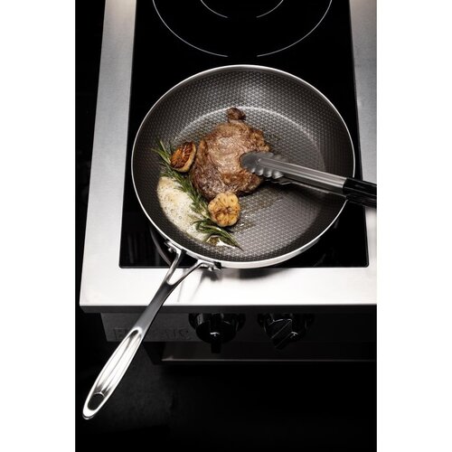 Vogue Patelnia ze stali nierdzewnej z powłoką Clad 1.84 L, Ø240 mm, Vogue GP188 Vogue Patelnia ze stali nierdzewnej z powłoką Clad 1.84 L, Ø240 mm, Vogue GP188