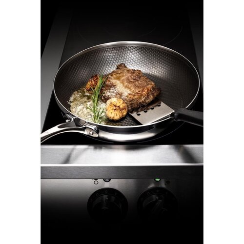 Vogue Patelnia ze stali nierdzewnej z powłoką Clad 1.84 L, Ø240 mm, Vogue GP188 Vogue Patelnia ze stali nierdzewnej z powłoką Clad 1.84 L, Ø240 mm, Vogue GP188