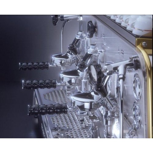 FAEMA Ekspres półautomatyczny kolbowy ciśnieniowy 2 grupowy z dwoma dyszami, 4,8 kW FAEMA Ekspres półautomatyczny kolbowy ciśnieniowy 2 grupowy z dwoma dyszami, 4,8 kW