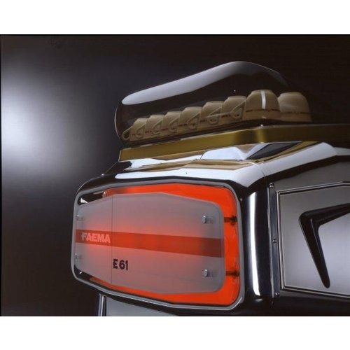 FAEMA Ekspres półautomatyczny kolbowy ciśnieniowy 3 grupowy z trzema dyszami, 5,7 kW FAEMA Ekspres półautomatyczny kolbowy ciśnieniowy 3 grupowy z trzema dyszami, 5,7 kW