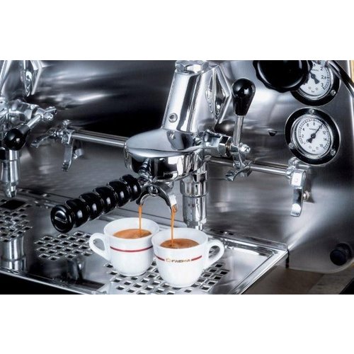 FAEMA Ekspres półautomatyczny kolbowy ciśnieniowy 3 grupowy z trzema dyszami, 5,7 kW FAEMA Ekspres półautomatyczny kolbowy ciśnieniowy 3 grupowy z trzema dyszami, 5,7 kW