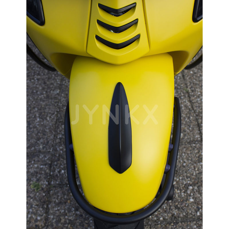 Sierstuk voorspatbord vin Vespa Primavera / Sprint mat zwart | Jynkx