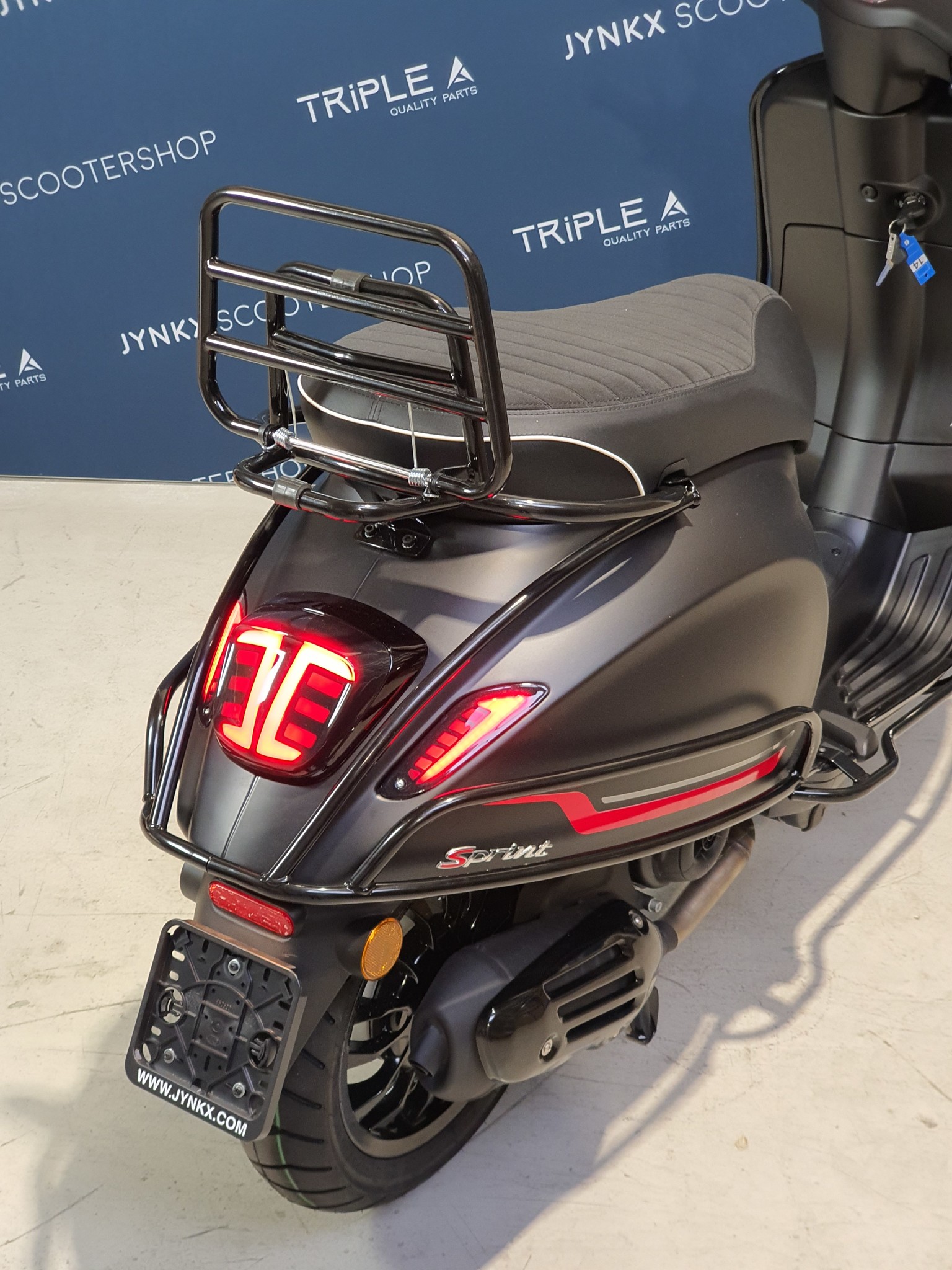 Vespa Sprint S 2022 E5 mat zwart NIEUW - Jynkx