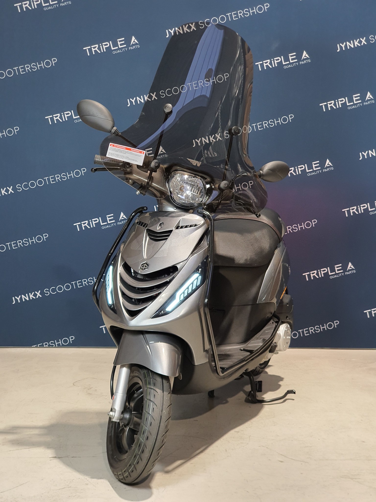 Piaggio Zip 2022 E5 Mercedes AMG grijs custom NIEUW 0km