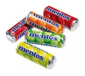 Mentos Mentos Fruit Mini Rolletjes 10,5gr | per stuk Mentos Mentos Fruit Mini Rolletjes 10,5gr | per stuk