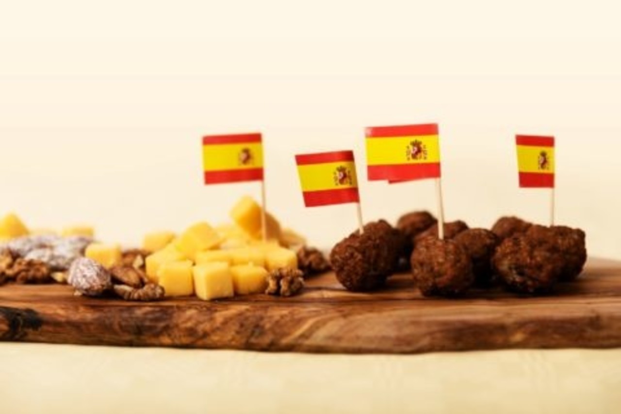 WeFiesta Prikkers vlag Spanje Rood- Geel | 50 stuks