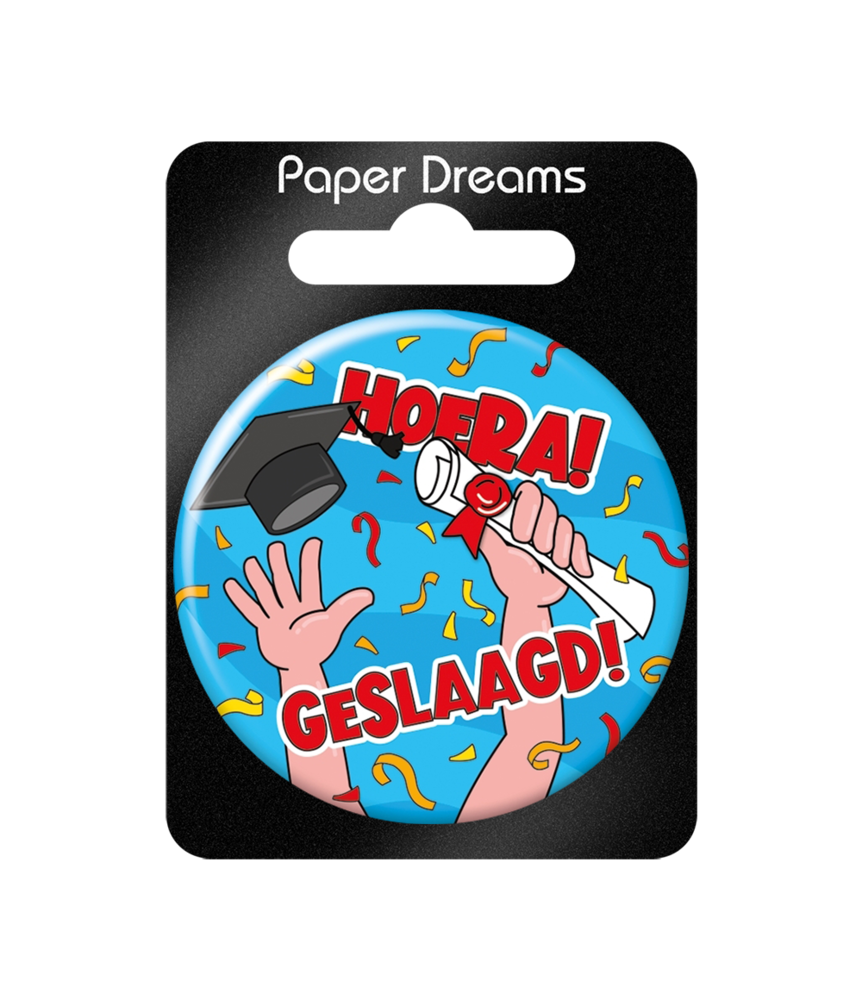 Paper Dreams Button Hoera Geslaagd Cartoon 5,5cm | per stuk Paper Dreams Button Hoera Geslaagd Cartoon 5,5cm | per stuk