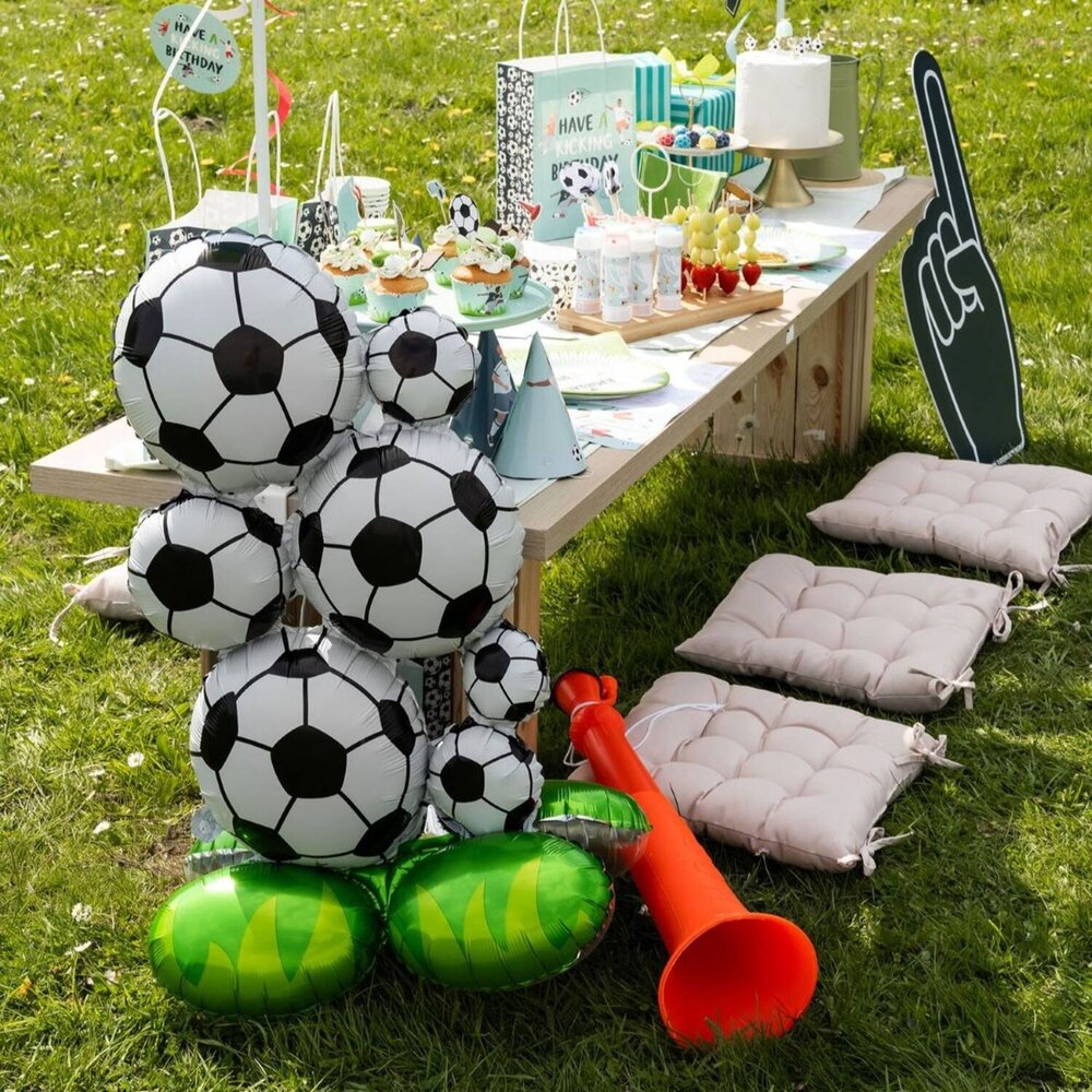 Folat Fußballförmiger Folienballon, 53 x 77 cm | pro Stück