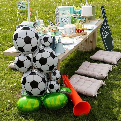 Folat Fußballförmiger Folienballon, 53 x 77 cm | pro Stück