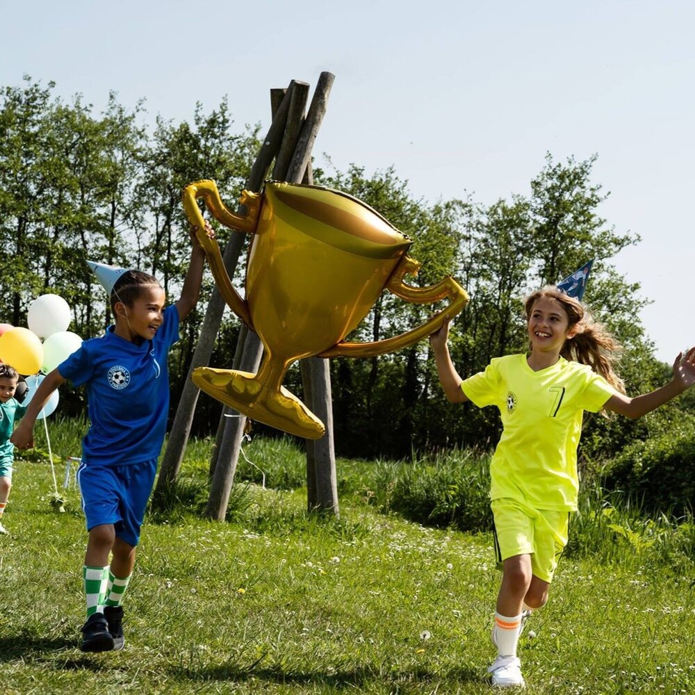 Folat Voetbal Beker SuperShape Folie Ballon 77x85cm | per stuk Folat Voetbal Beker SuperShape Folie Ballon 77x85cm | per stuk