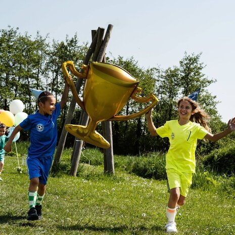 Folat Voetbal Beker SuperShape Folie Ballon 77x85cm | per stuk Folat Voetbal Beker SuperShape Folie Ballon 77x85cm | per stuk