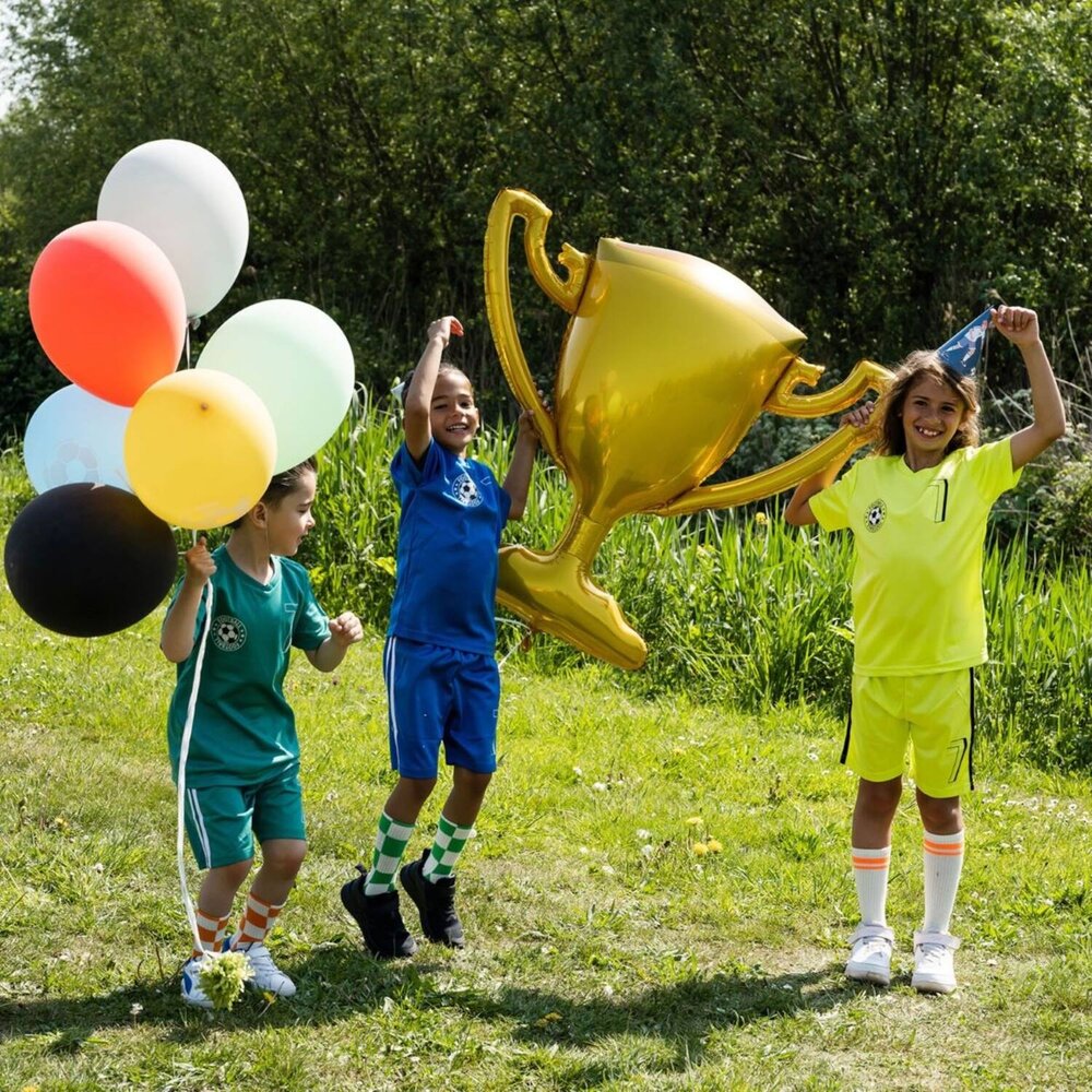 Folat Voetbal Beker SuperShape Folie Ballon 77x85cm | per stuk Folat Voetbal Beker SuperShape Folie Ballon 77x85cm | per stuk