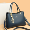 HANDTAS TASSEL & PARELS BLAUW
