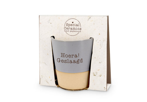 SPECIAL CERAMICS BEKER  GESLAAGD