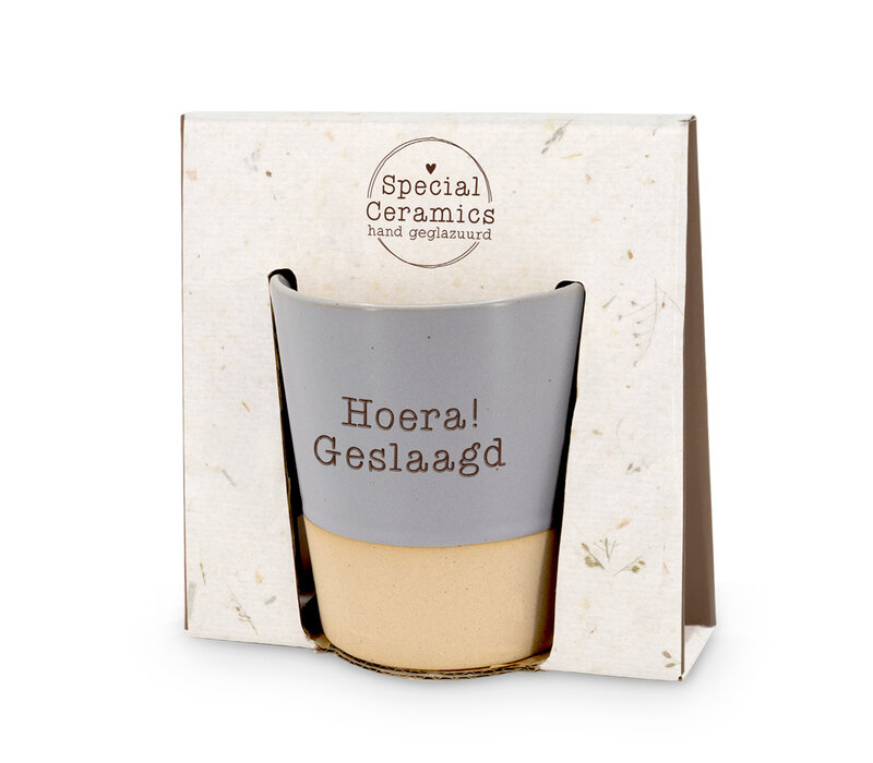 SPECIAL CERAMICS BEKER  GESLAAGD