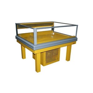 Arneg Ilot Refrigéré |Verre Panoramique Jaune | (R1003) | 4 Roues Pivotantes | 121.8x100x (H) 102.6cm Arneg Ilot Refrigéré |Verre Panoramique Jaune | (R1003) | 4 Roues Pivotantes | 121.8x100x (H) 102.6cm