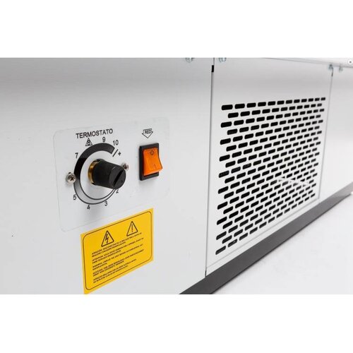 Combisteel Conservateur de Bouteilles | Blanc | Couvercle en Inox | 230 Litres | 1510x545x(H)840mm Combisteel Conservateur de Bouteilles | Blanc | Couvercle en Inox | 230 Litres | 1510x545x(H)840mm