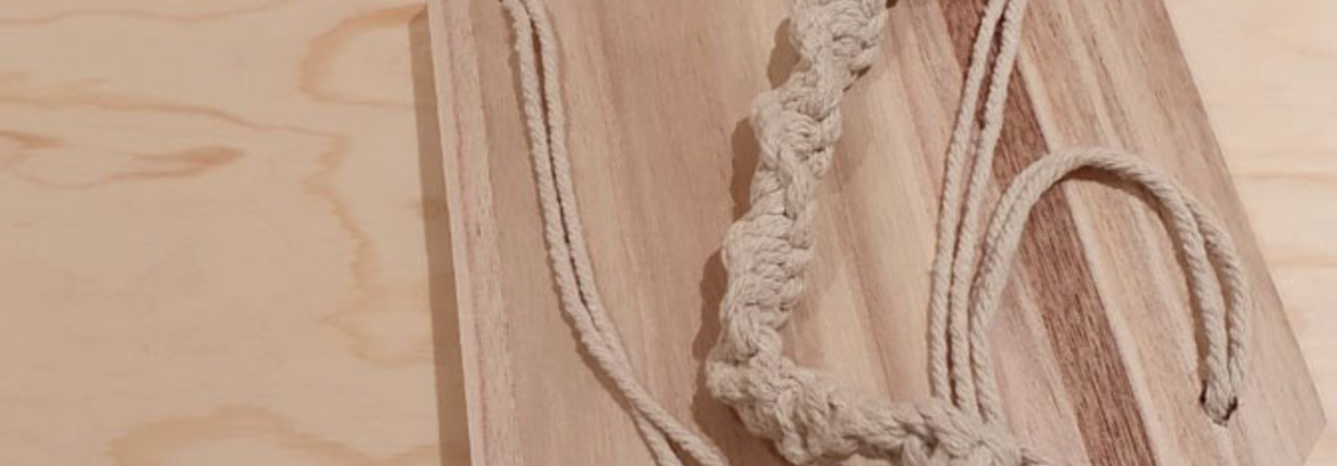 Macramé wooden shelf hanger Naturelle