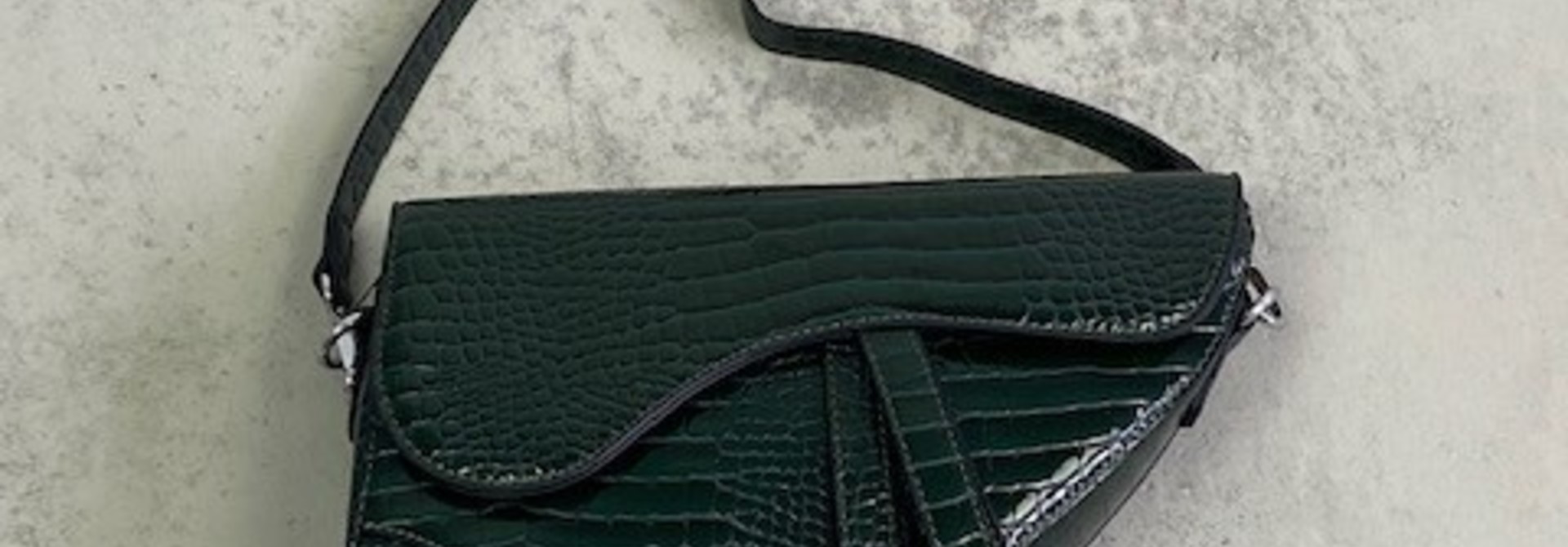 Chenton croco bag Green