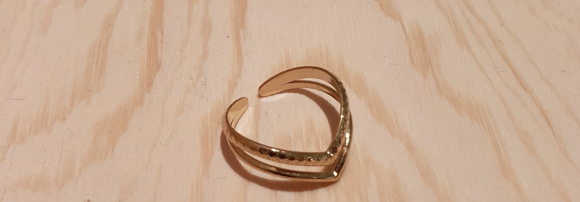 Double V ring Gold