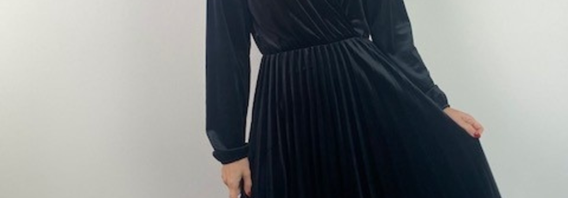 Ilana velvet midi plissé dress Black