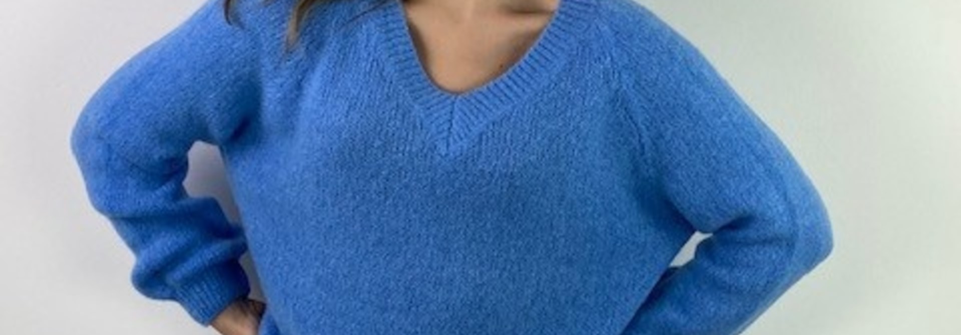 Lore v-neck ballonsleeve knit Blue