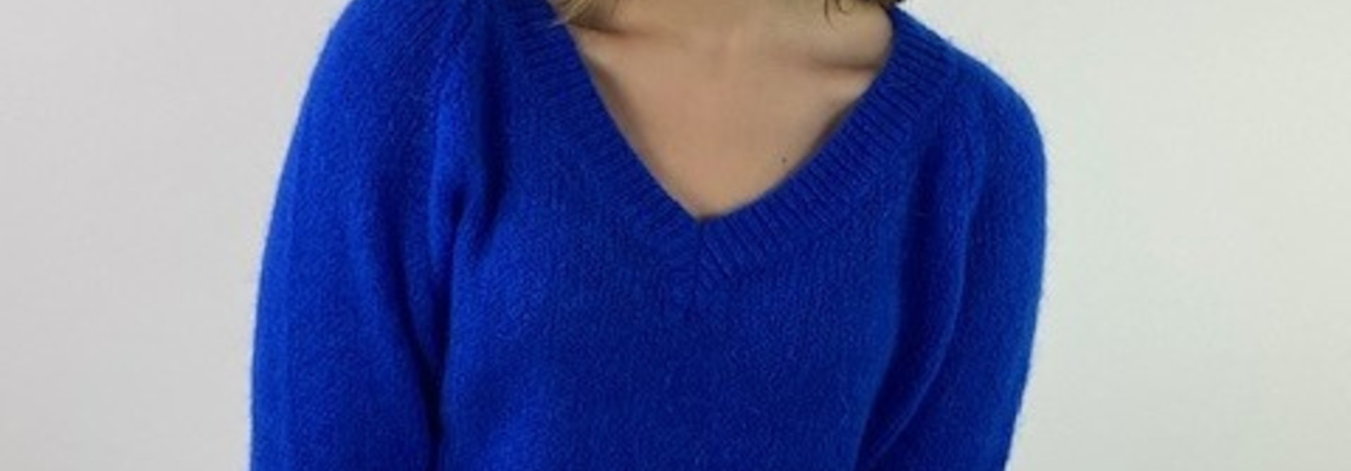 Lore v-neck ballonsleeve knit Cobalt