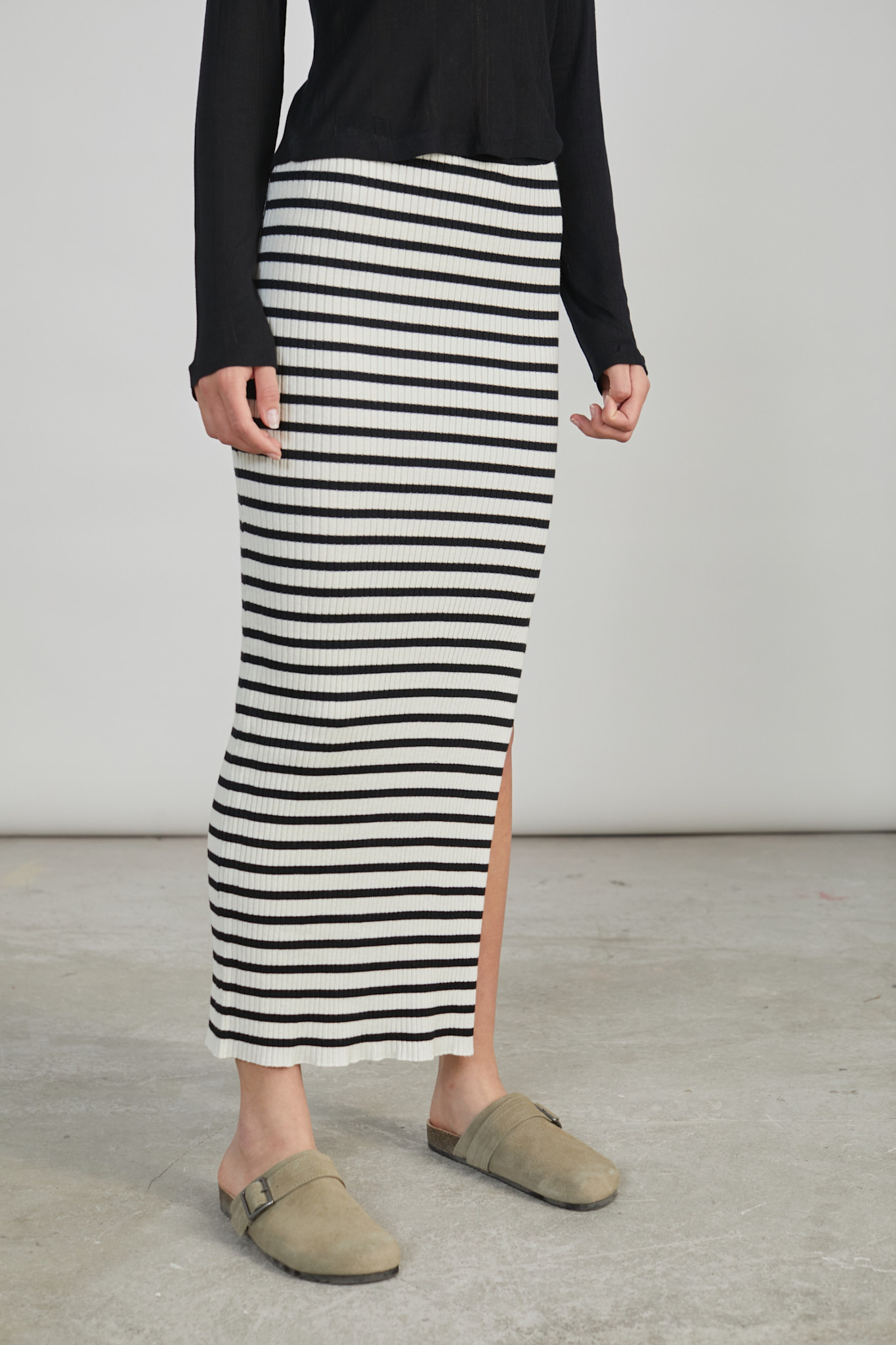 Leixa long rib knitted skirt stripped Black-3