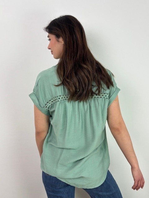 Jodie s/s viscose broderie blouse Green-2