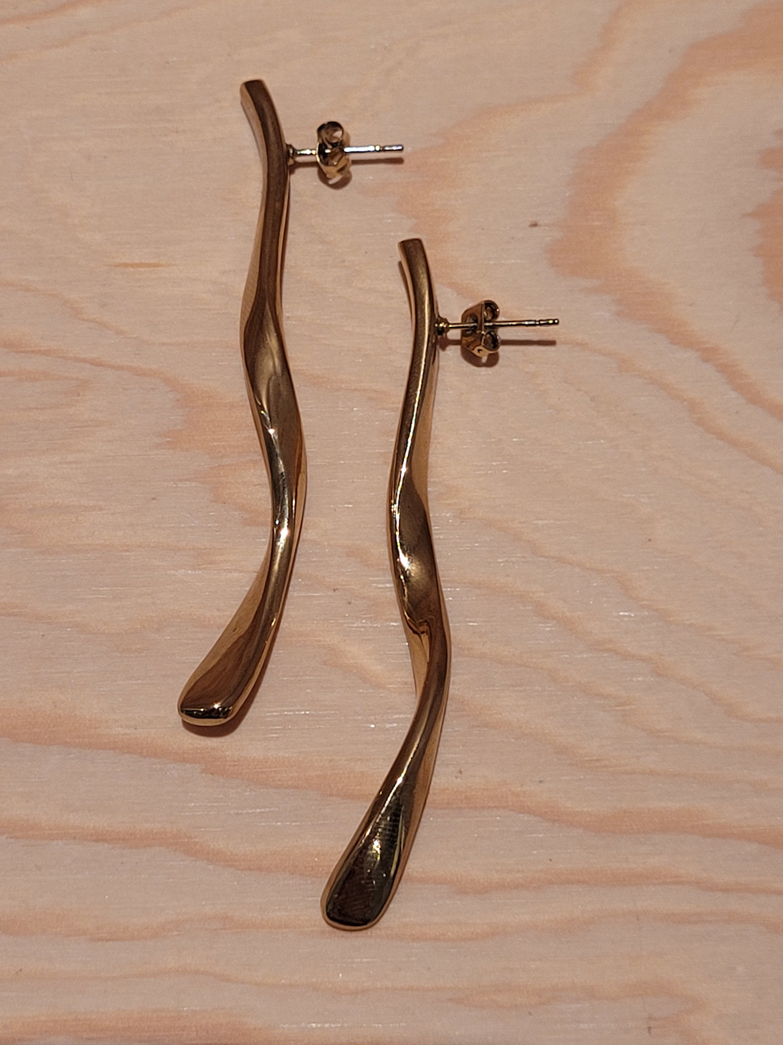 Breeze minimal statement earrings-1