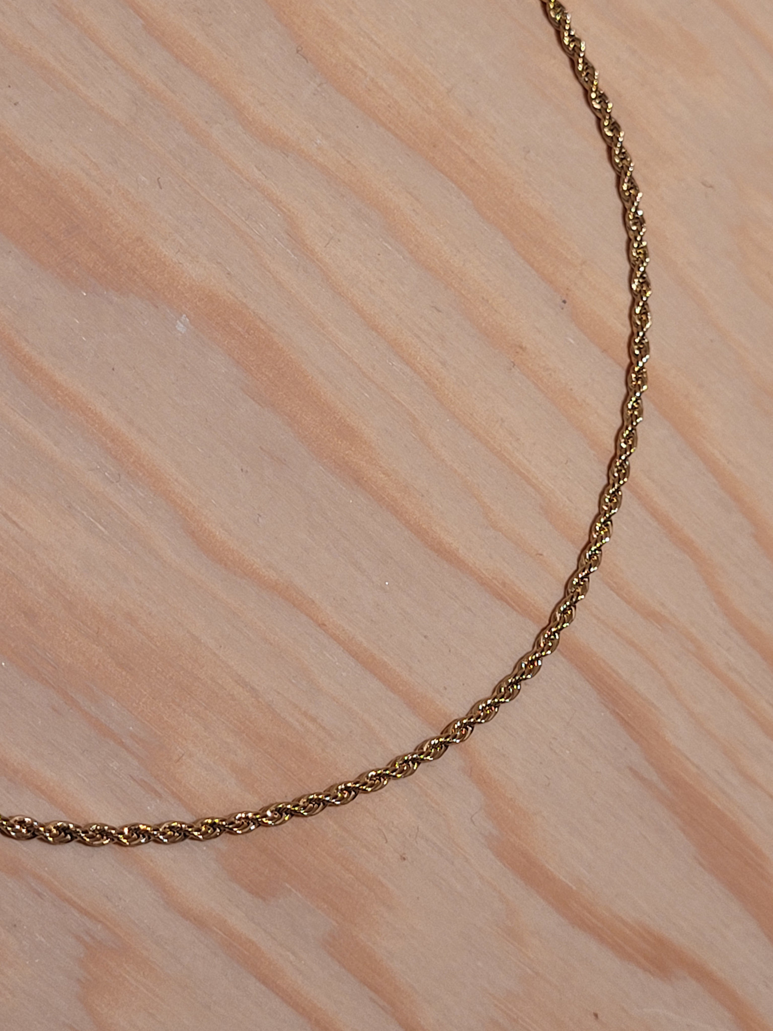 Riri fine twisted necklace Gold-2