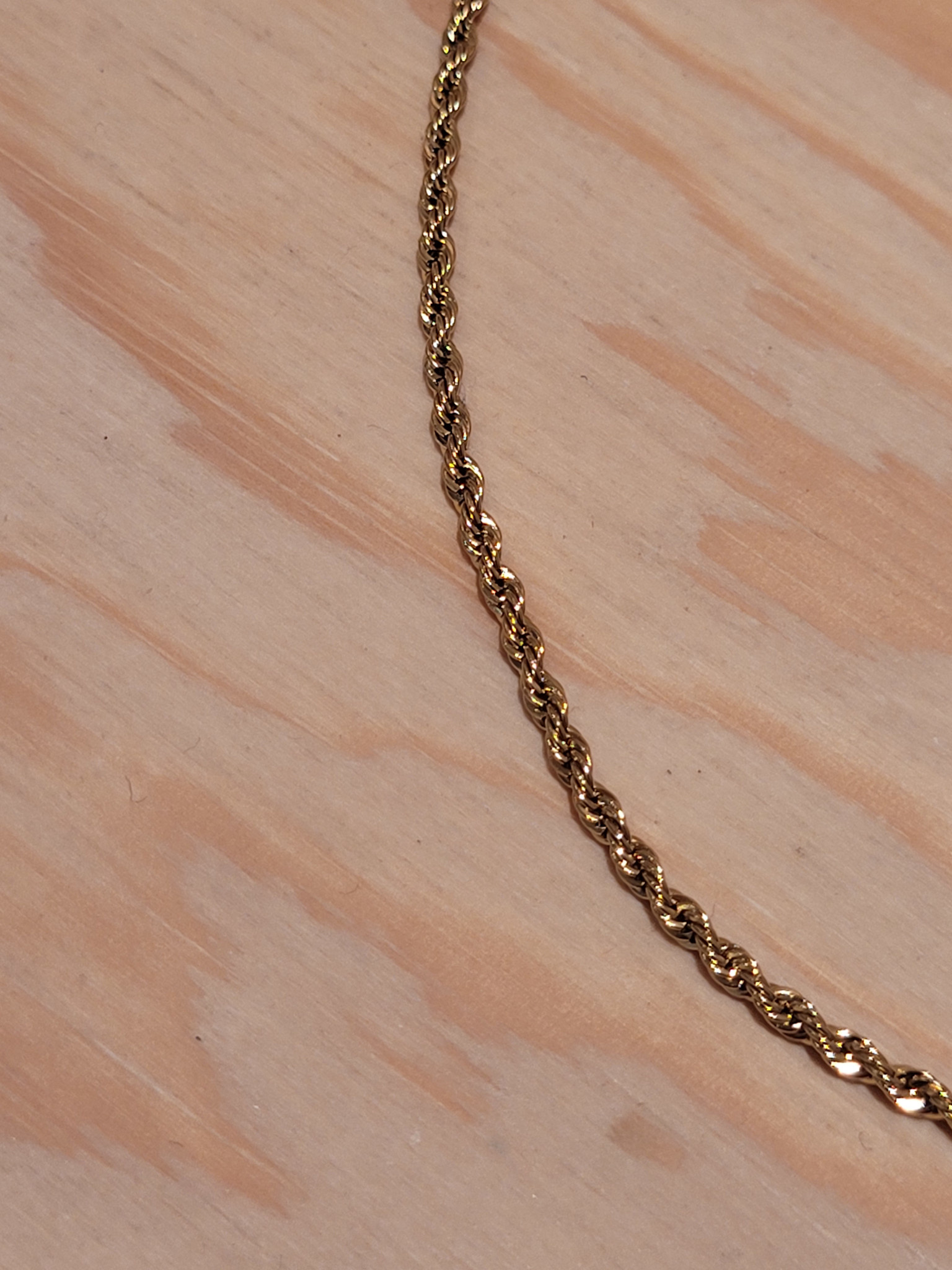 Riri fine twisted necklace Gold-3