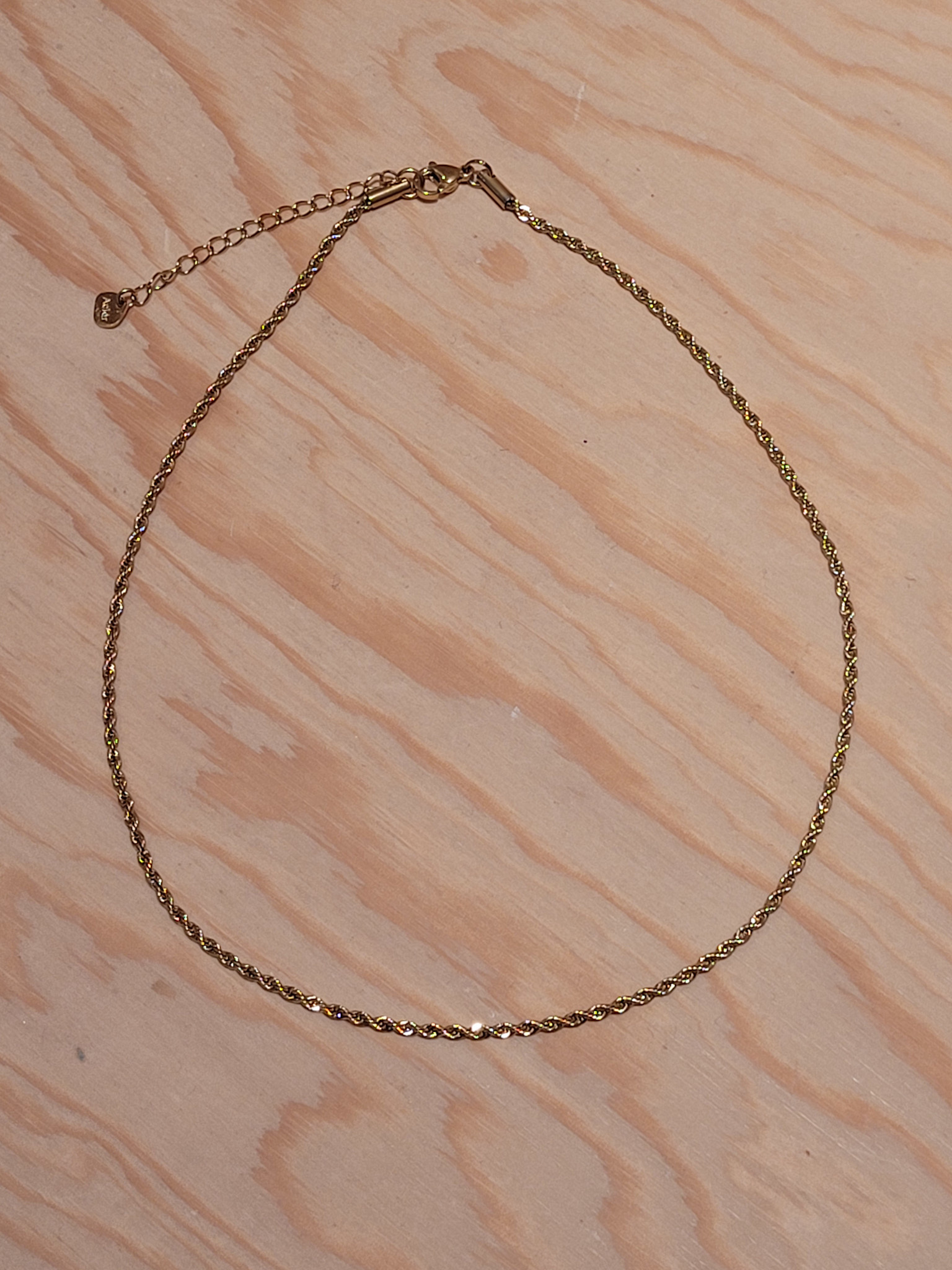 Riri fine twisted necklace Gold-1