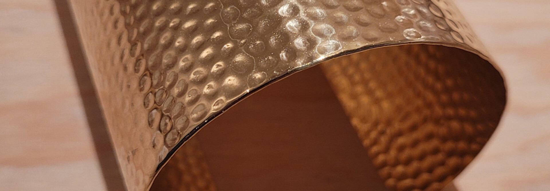 Kowah hamered statement bracelet Gold